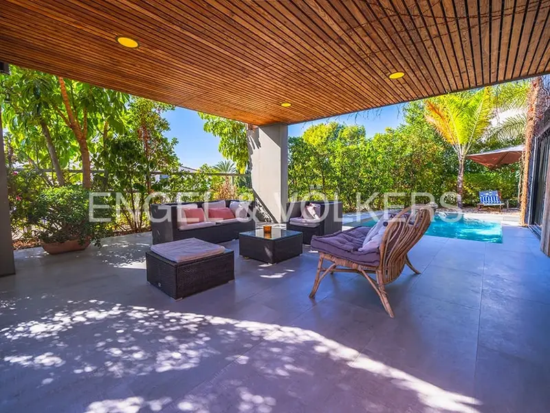 Chalet de Lujo en San Juan de Alicante con Piscina y Jardín