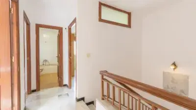 Casa Adosada con Local Comercial en Armilla