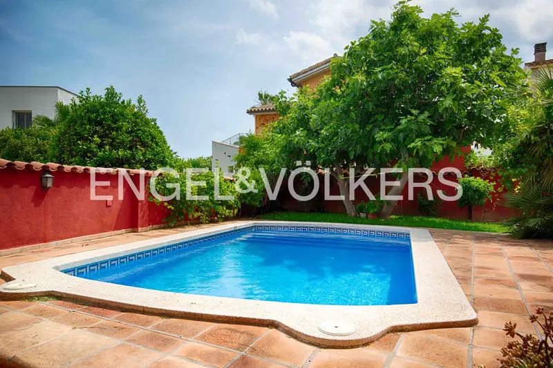 Chalet en Venta Empuriabrava 6 Dormitorios Piscina Jardin Sauna