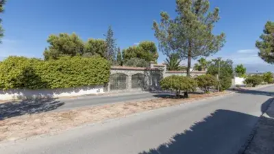 Villa de Lujo en Venta 2500m2 con Piscina Climatizada