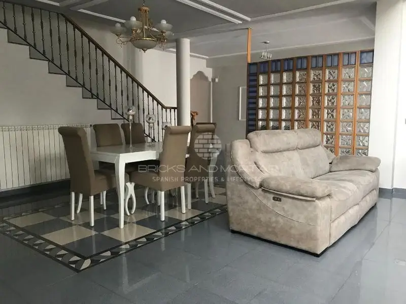 Chalet de Lujo en Venta en La Pobla de Vallbona