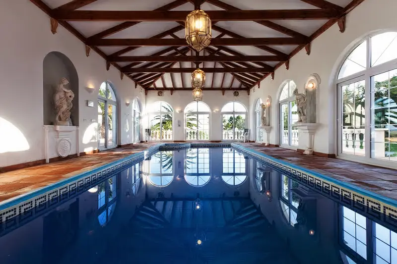 Alquiler Villa Lujo 5 Dormitorios Andalucia Piscina Interior Exterior