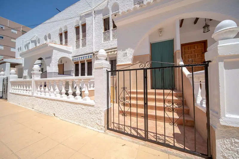 Casa Adosada 4 Dormitorios La Mata Torrevieja Piscina Parking