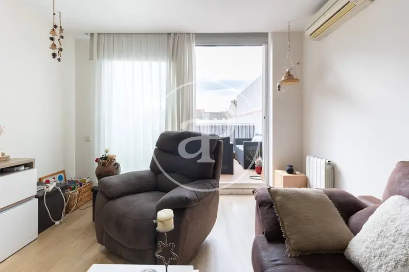Chalet en venta Sabadell 197m2 con patio y terraza