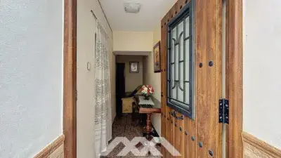 Casa en Sayalonga con 3 Dormitorios y Parcela Urbana
