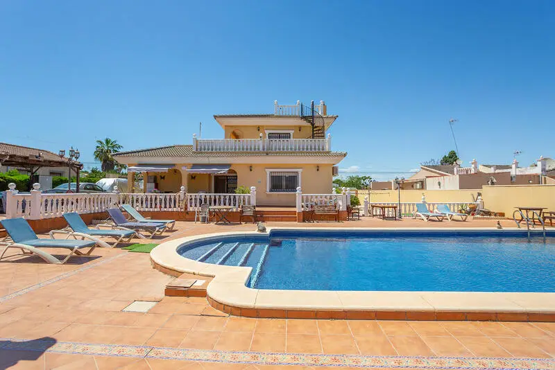 Villa en Los Balcones Torrevieja 6 Cuartos Piscina Privada