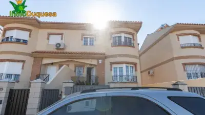 Casa Pareada en Vegas del Genil Cerca de Granada