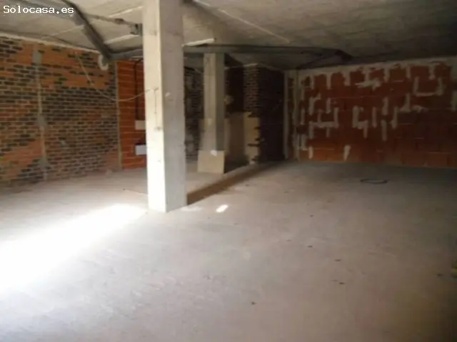 Local en Alquiler 13580m2 Cantonero Diafano Salida Humos