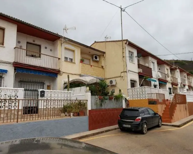 Piso 105m2 4 habitaciones 2 baños Mina Tomasa