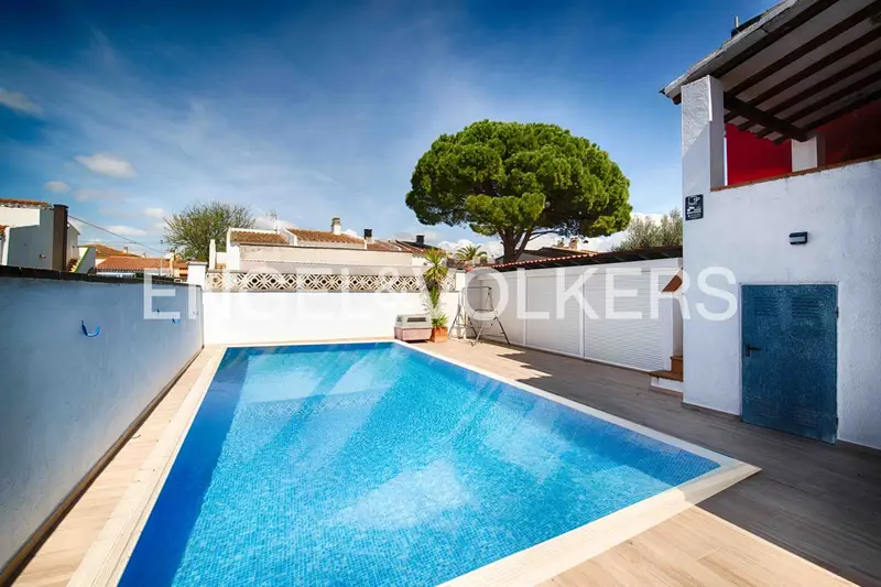 Bungalow en venta en Castelló d'Empúries Girona con piscina