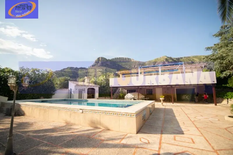 Chalet con Piscina en Drova Barx 4 Habitaciones 481m2