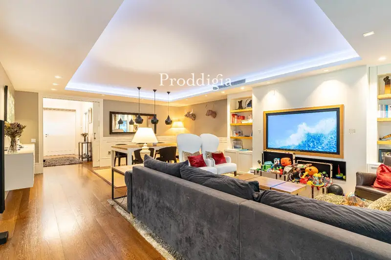 Lujo en Sant Cugat: Vivienda con Vistas al Golf