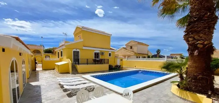 Villa 3 Dormitorios Camposol Piscina Nueva Cerca Tiendas
