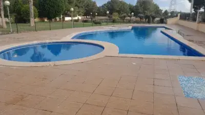 Chalet en Alquiler en La Eliana con Piscina y Jardín