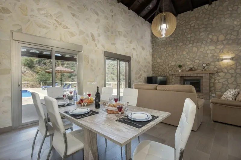 Casa Rural con Piscina cerca de Ronda Andaluc
i	 a