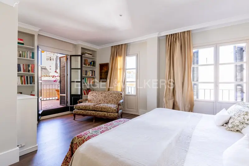 Atico lujo Santa Cruz Sevilla 5 habitaciones terraza Giralda