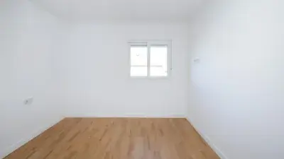Apartamento en Venta en La Zubia 2 Dormitorios Obra Nueva