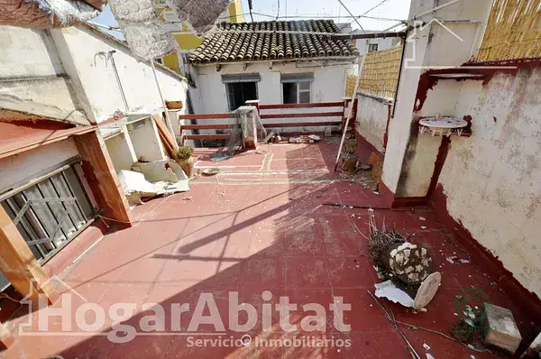 Casa para reformar en Burjassot con tres terrazas