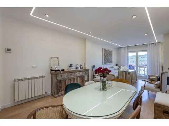Piso en venta en El Serrallo 3 habitaciones 2 baños piscina garaje trastero