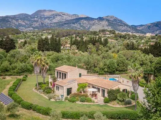 Finca Rústica en Moscari Mallorca con Piscina y Vistas a la Montaña