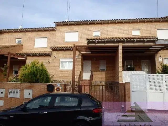 Chalet Adosado en Ontigola 3 Dormitorios 2 Baños