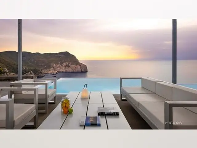 Villa de Lujo en Ibiza con Vistas al Mar - 8 Dormitorios