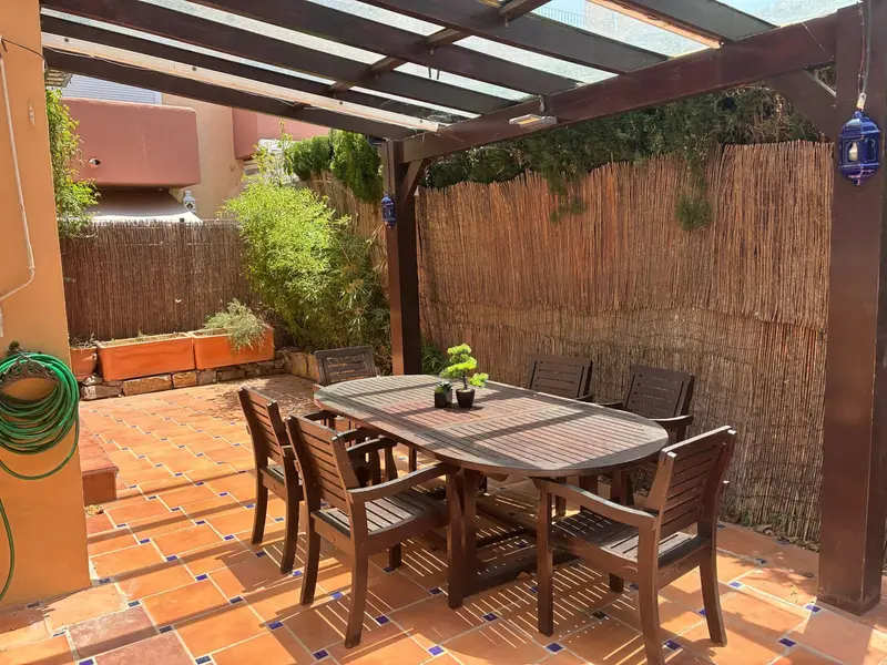 Casa-Villa de 4 Dormitorios alquiler Nueva Andalucia, España