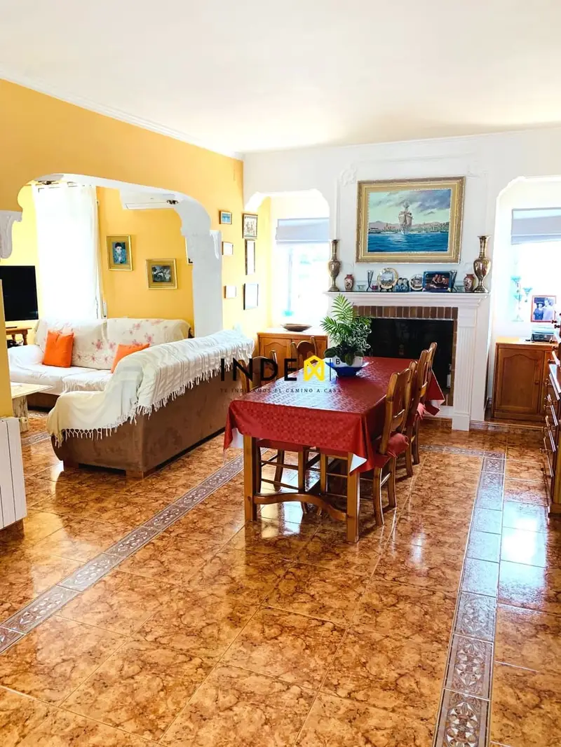 Chalet en venta en Sitges con jardin y solarium