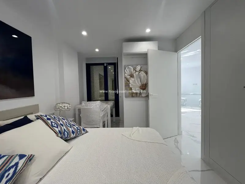 Apartamento en Botafoch Ibiza Reformado con Terraza y Aire Acondicionado