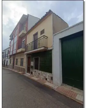 Casa con 4 Habitaciones en Bailén