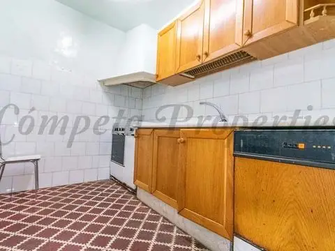 Casa de Pueblo con 17 Habitaciones y Dos Locales Comerciales en Cómpeta