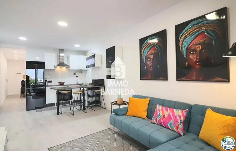 Apartamento en Empuriabrava con Vistas al Lago