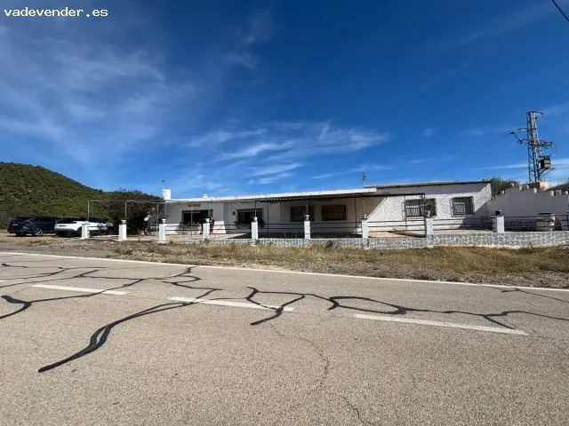 Venta Montes Málaga: Antigua Venta con Vistas a la Bahía
