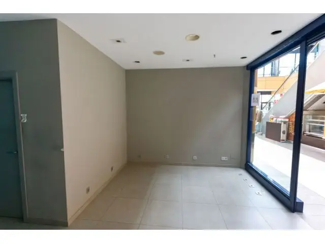 Local Comercial en Alquiler Cee La Coru	ña Centro Comercial Finisterrae