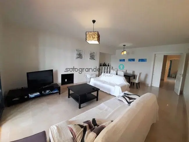 Apartamento en Sotogrande con Vistas a la Marina y Piscina