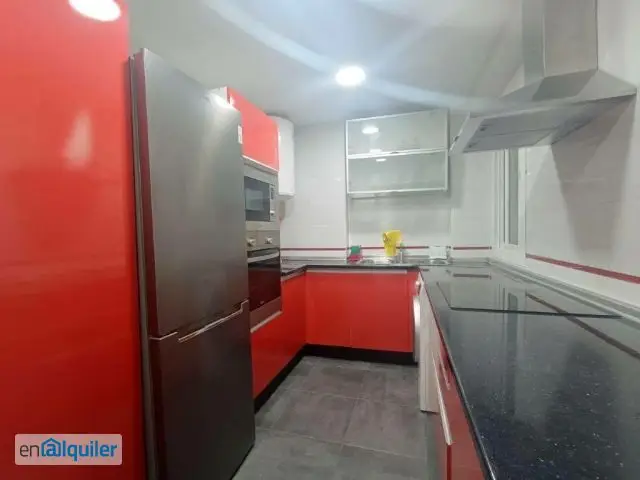 Amplio Piso 4 Habitaciones Av Carlos Haya Estudiantes