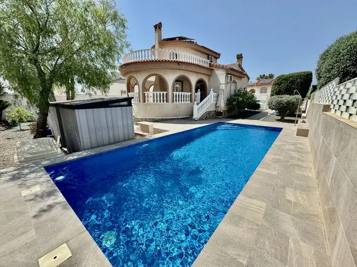 Villa 3 Dormitorios Piscina Privada Vistas Jardín