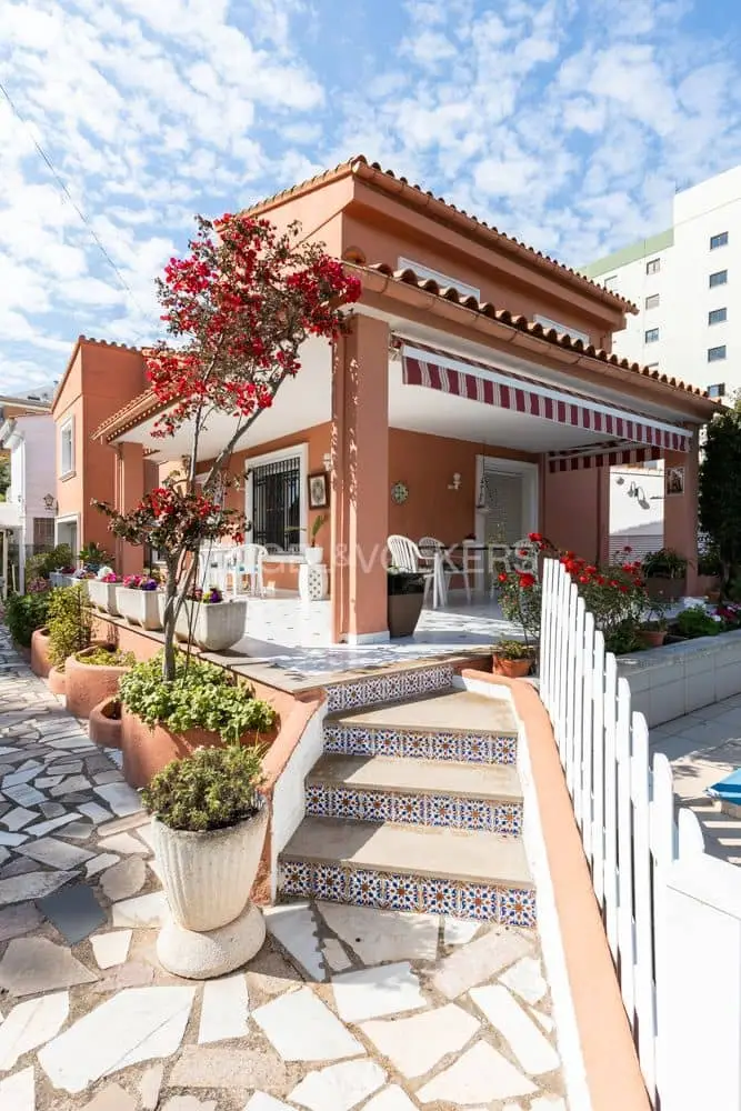 Chalet en Benicassim con Piscina Cerca de la Playa