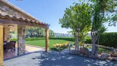 Chalet unifamiliar en venta en Argentona con vistas al mar