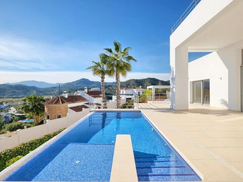 Villa de Lujo 4 Dormitorios Benahavis Vistas al Mar