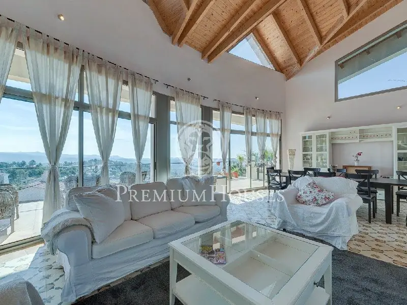 Casa con piscina en Can Suria Olivella