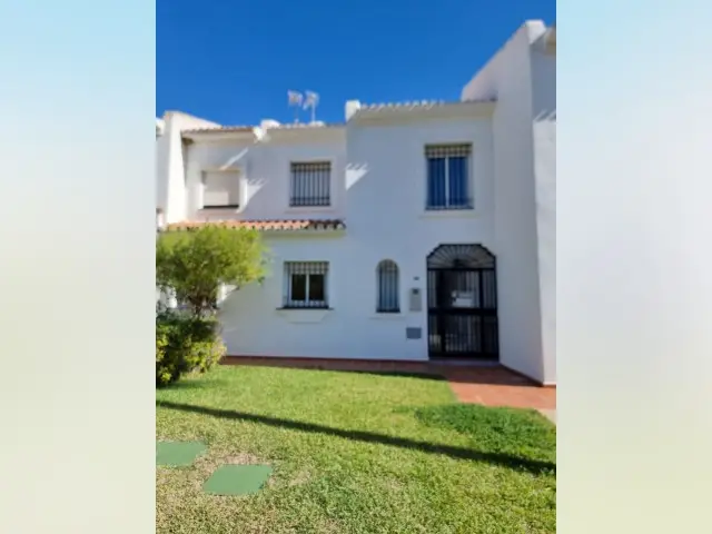 Casa en La Duquesa 3 Dormitorios Lujo Frente al Mar
