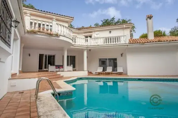 Casa en Sotogrande con Piscina y Garaje Doble