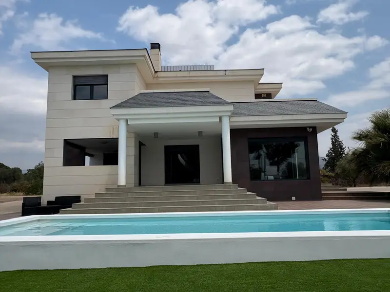 Villa de Lujo en Zona Rural de Elda con Piscina y Terraza