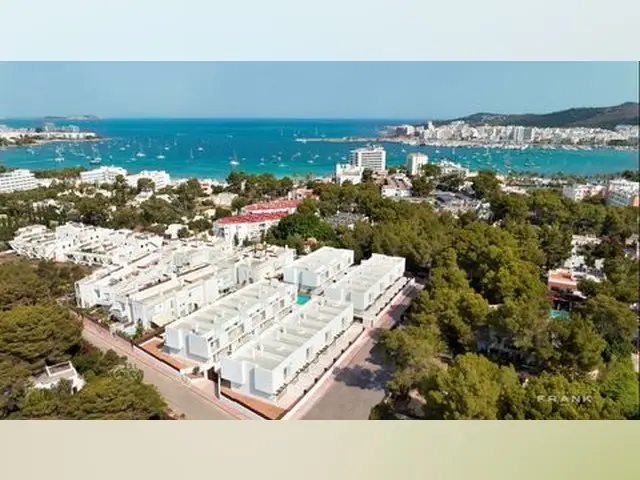 Adosados de Lujo en Ibiza 2 Dormitorios Piscina Solarium