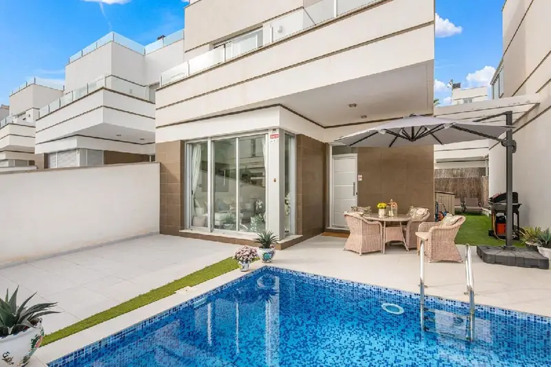 Venta Chalet con Terraza en Dona Pepa Quesada