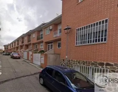 Chalet Adosado en Ciruelos Toledo 3 Plantas Garaje Trastero