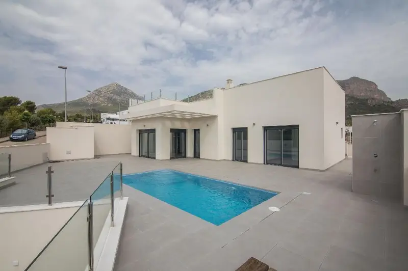 Venta Chalet 3 Dormitorios Alberca Polop Piscina Privada
