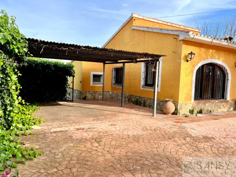 Casa en Venta en Jávea con Terraza y Gran Parcela