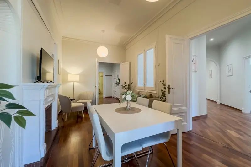 Habitacion con balcon privado en Barcelona centro